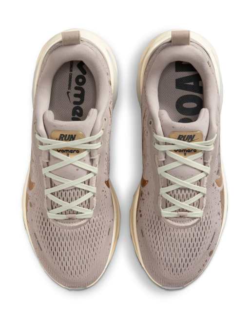 Nike Running Vomero 18 SE sneakers in cream and gold, 2 of 4