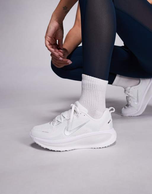 Nike Running - Vomero 18 - Sneakers bianche e argento, 5 di 5