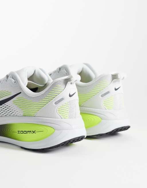 Nike Running Vomero 18 sneakers bianche e gialle, 4 di 5