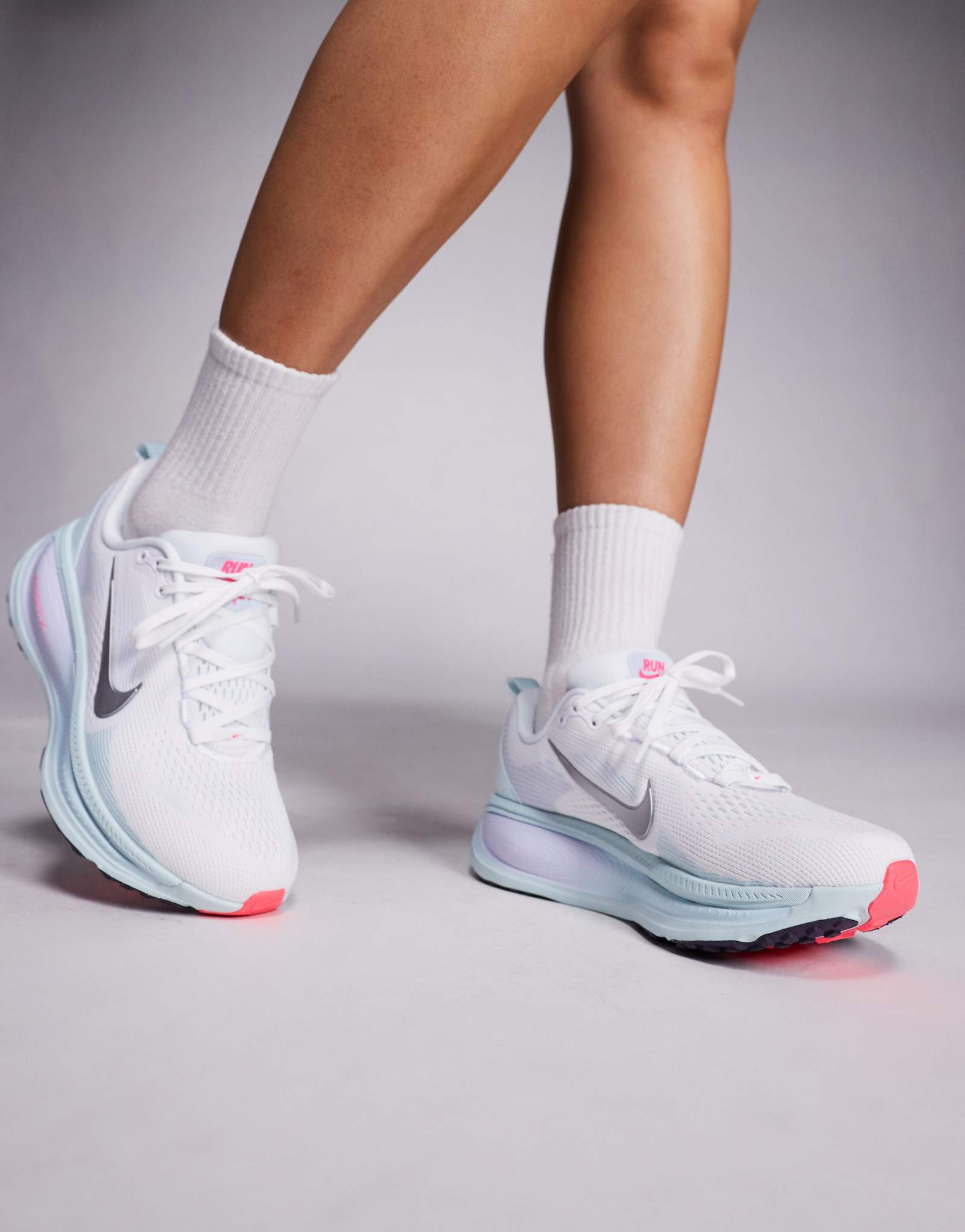 Кроссовки Nike Running Vomero 18 черного и желтого цветов