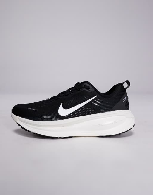 Nike Running Vomero 18 sneakers in black, 2 of 5