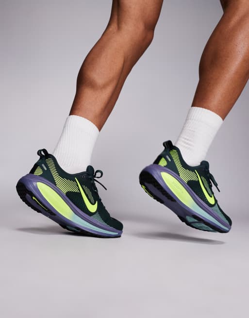 Nike Running Vomero 18 sneakers in green, 3 of 5