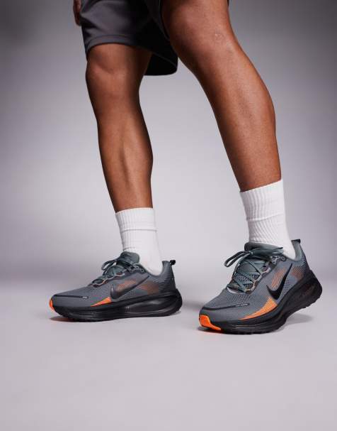 Nike Running - Vomero 18 - Sneakers in grijs en oranje - view 1