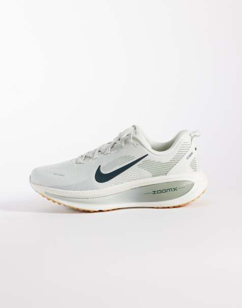 Nike Running - Vomero 18 - Sneakers in groen - view 1