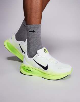 値下げ Nike Vomero 18 ホワイト/イエロー ランニングシューズ