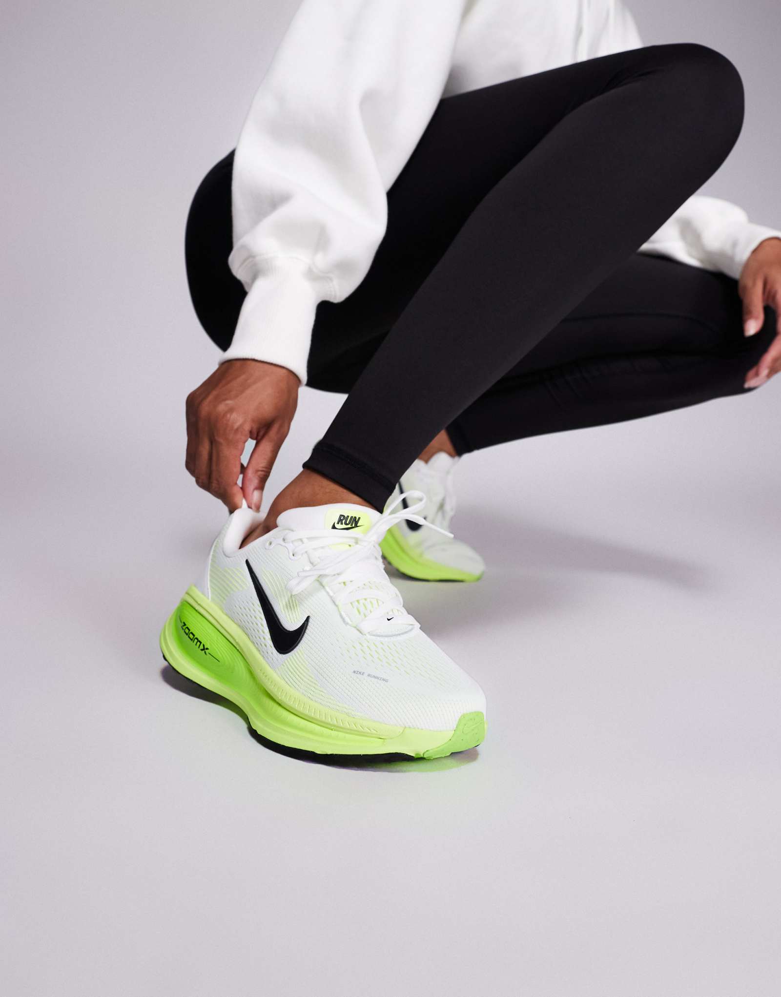 Кроссовки Nike Running Vomero 18 белого и неоново-зеленого цветов