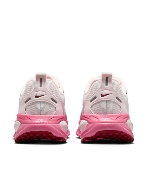 Nike Running Vomero 18 sneakers in white and pink, 4 of 4