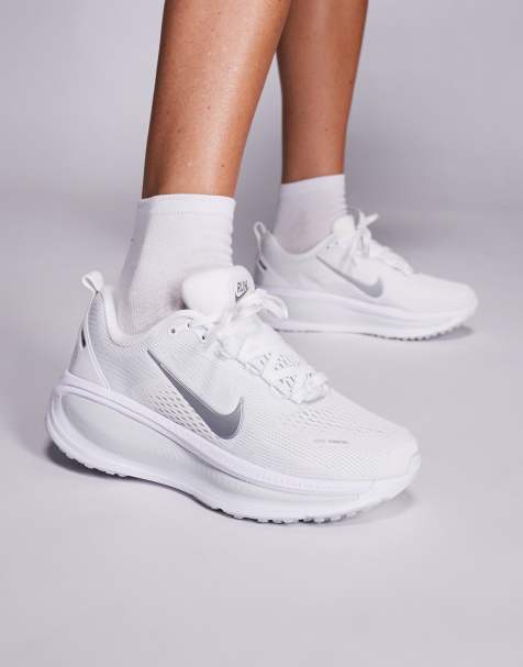 Nike Running vomero 18 sneakers in white and silver - view 1