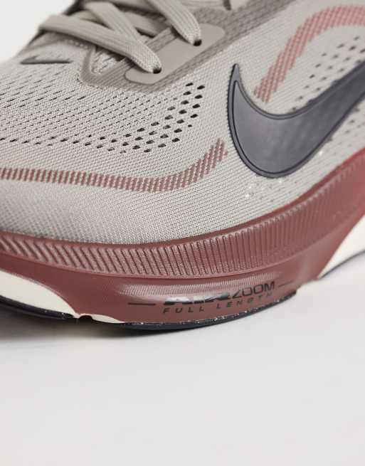 Nike Running Vomero 18 trainers in brown, 4 of 5