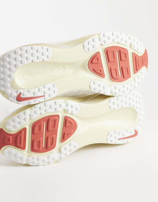 Nike Running Vomero 18 trainers in gold, 5 of 5