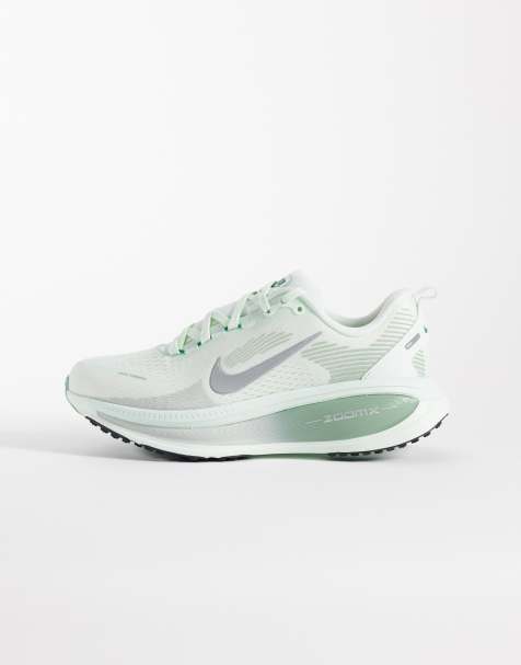 Nike Running Vomero 18 trainers in light green - view 1