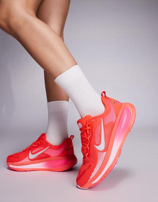 Nike Running Vomero 18 trainers in pink, 4 of 5