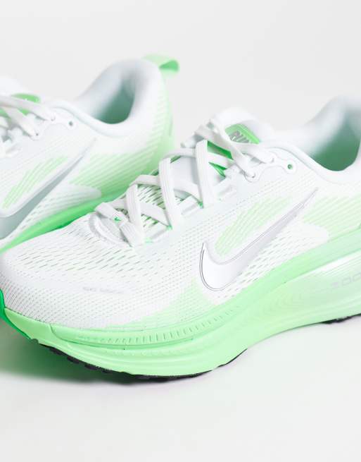 Nike Running Vomero 18 trainers in white and green, 4 of 5