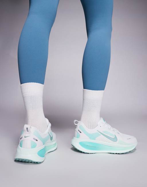 Nike Running Vomero 18 trainers in white and light blue, 4 of 5