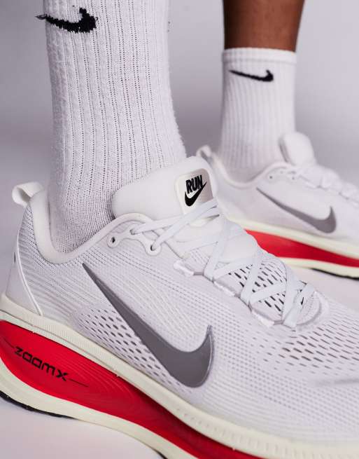 Nike Running Vomero 18 trainers in white and red, 4 of 5
