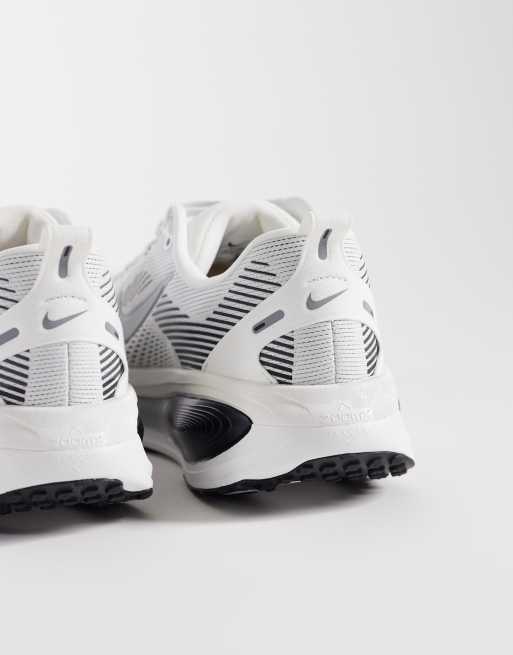 Nike Running Vomero 18 trainers in white and silver, 2 of 5