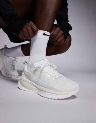 Nike Running Vomero 18 trainers in white