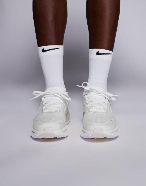 Nike Running Vomero 18 trainers in white, 3 of 5