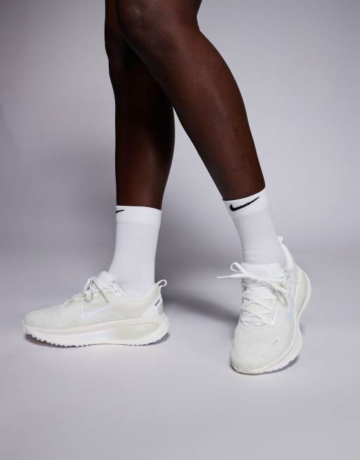 Nike Running Vomero 18 trainers in white, 5 of 5
