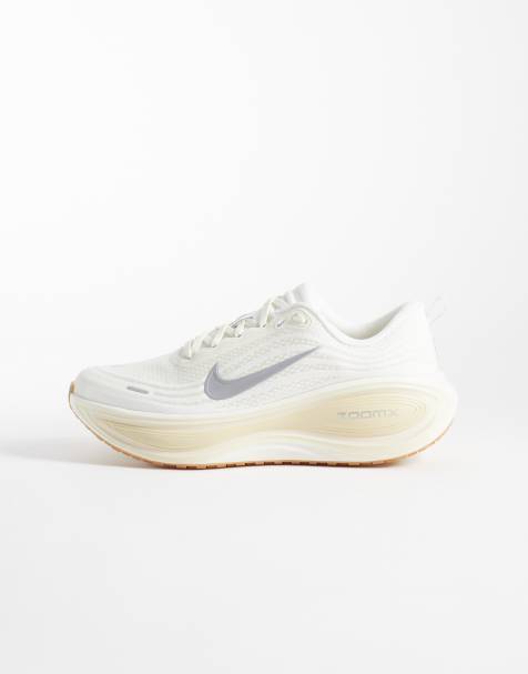 Nike Running - Vomero Plus - Baskets - Blanc cassé et argenté - view 1