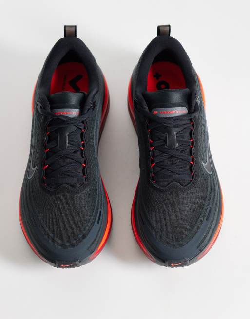Nike Running Vomero Plus baskets noires et rouges, 3 de 5