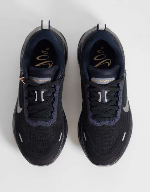 Nike Running – Vomero Plus Keely Hodgkinson – Sneaker in Schwarz und Gold, 3 von 5