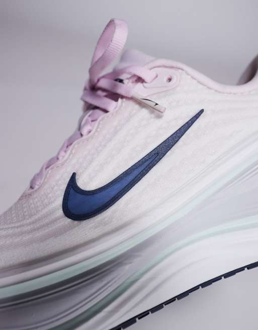 Nike Running – Vomero Plus – Sneaker in Hellrosa und Blau , 4 von 5