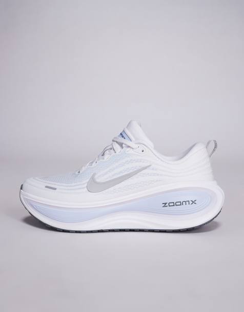 Nike Running – Vomero Plus – Sneaker in Weiß und Hellblau - view 1