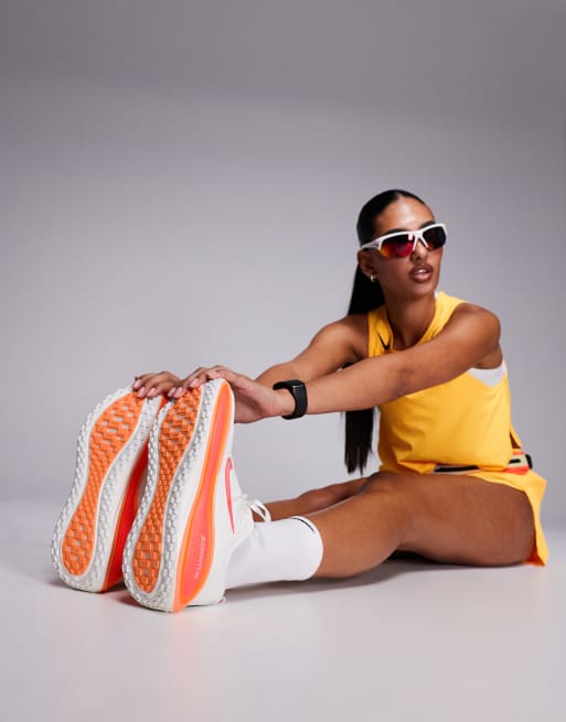 Nike Running - Vomero Plus - Sneakers bianche e rosse, 5 di 5