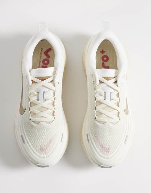 Nike Running Vomero Plus sneakers in beige and gold, 2 of 5