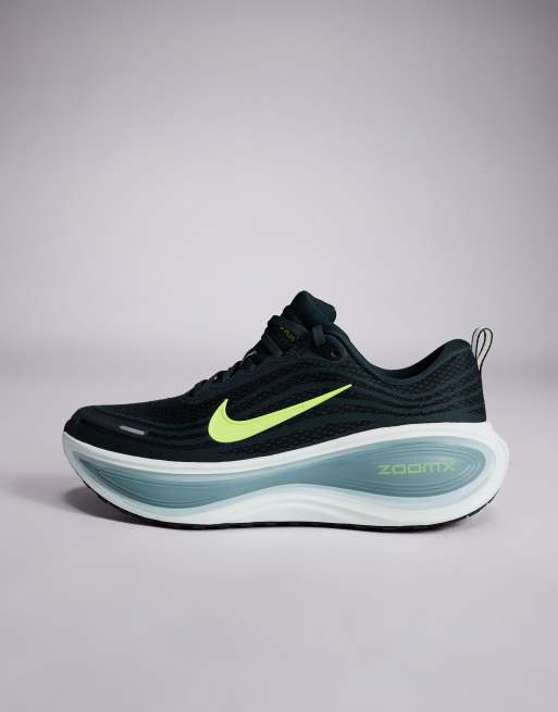 Nike Running - Vomero Plus - Sneakers in donkergroen en geel, 2 van 5