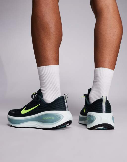 Nike Running - Vomero Plus - Sneakers in donkergroen en geel, 4 van 5
