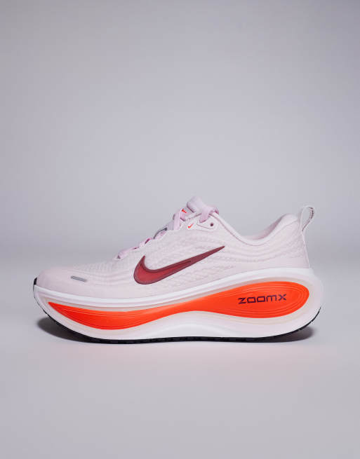 Nike Running Vomero Plus sneakers in red and white , 2 of 5