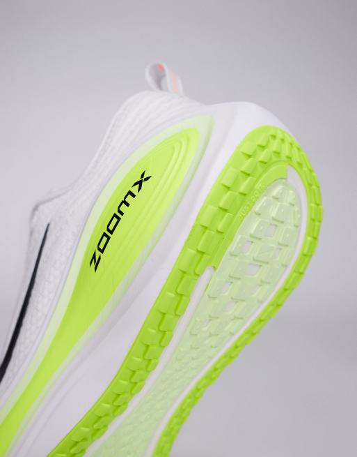 Nike Running Vomero Plus sneakers in white and neon green, 3 of 5
