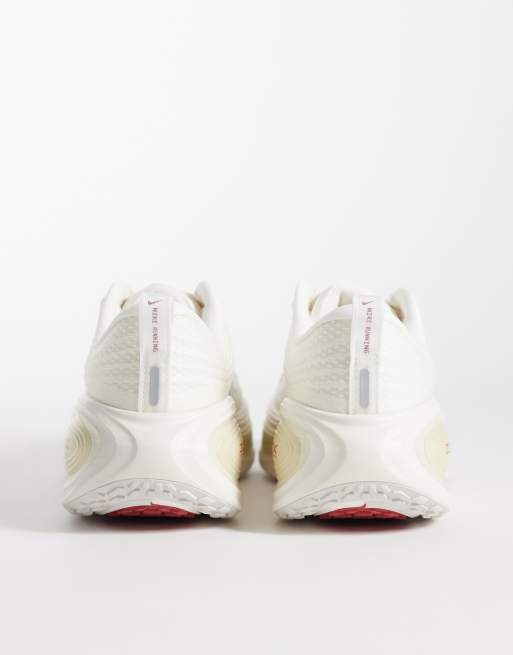 Nike Running Vomero Plus trainers in gold, 4 of 5