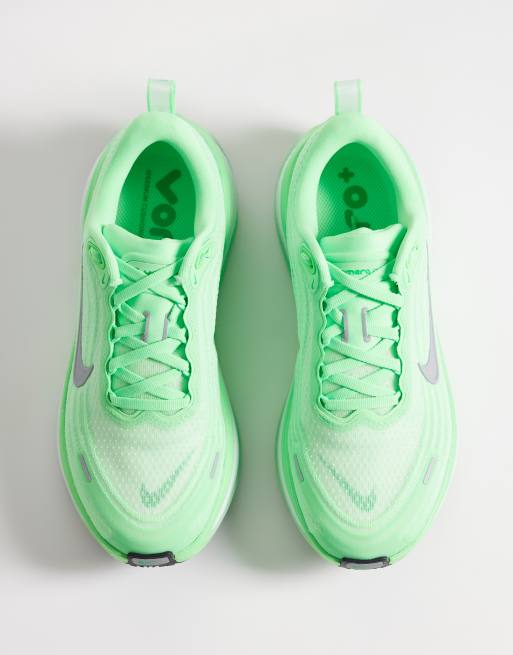Nike Running Vomero Plus trainers in green and white, 4 of 5