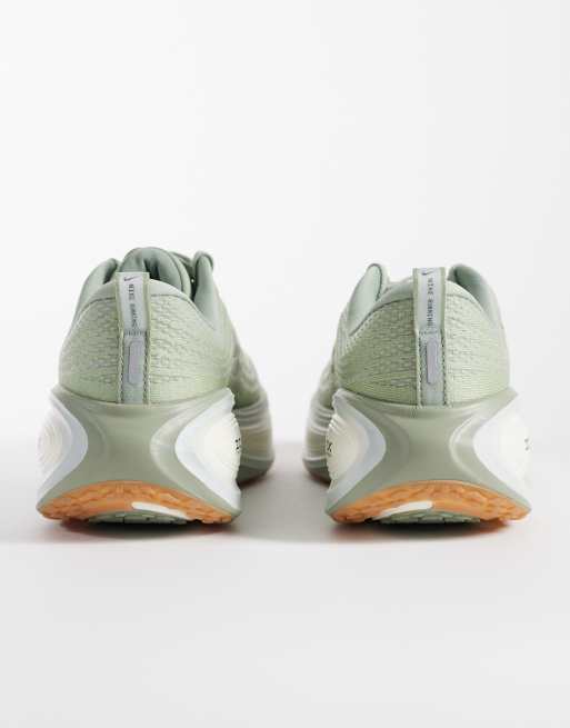 Nike Running Vomero Plus trainers in green, 2 of 5