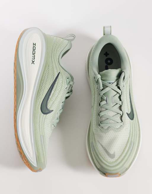 Nike Running Vomero Plus trainers in green, 3 of 5