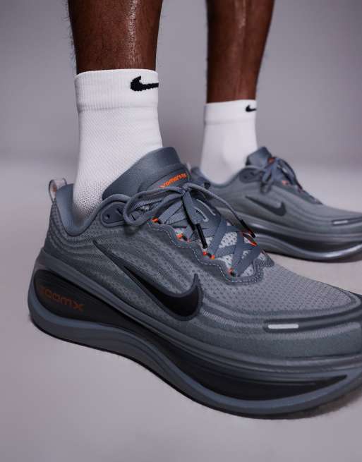 Nike Running Vomero Plus trainers in grey and orange, 4 of 5