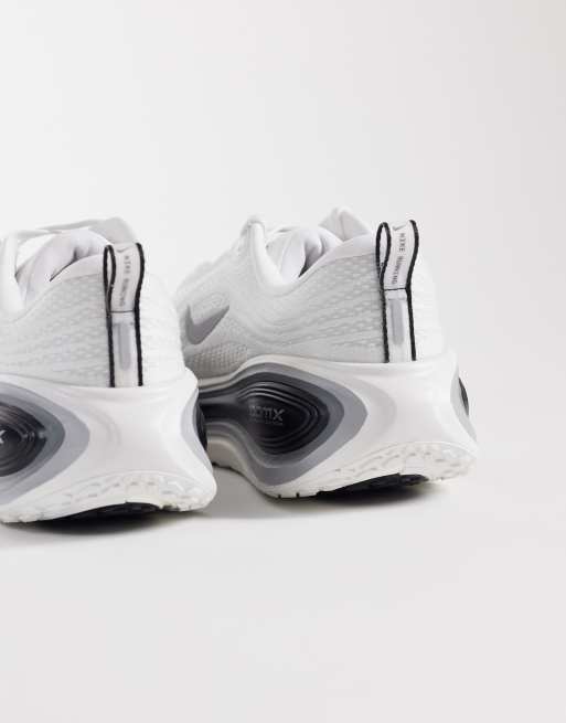 Nike Running Vomero Plus trainers in white and black, 2 of 5