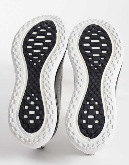 Nike Running Vomero Plus trainers in white and black, 5 of 5
