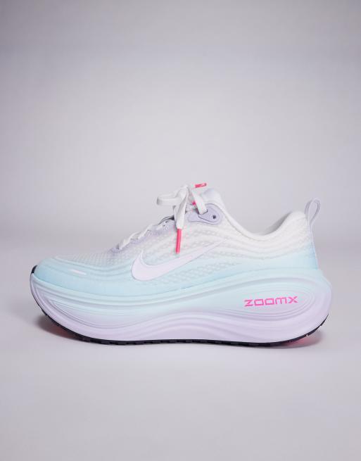 Nike Running Vomero Plus trainers in white and blue, 2 of 5