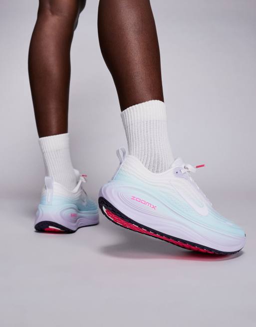Nike Running Vomero Plus trainers in white and blue, 4 of 5