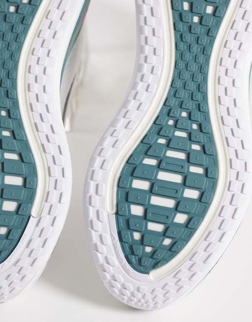 Nike Running Vomero Plus trainers in white and green, 5 of 5