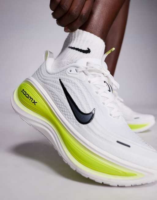 Nike Running Vomero Plus trainers in white and yellow, 3 of 5