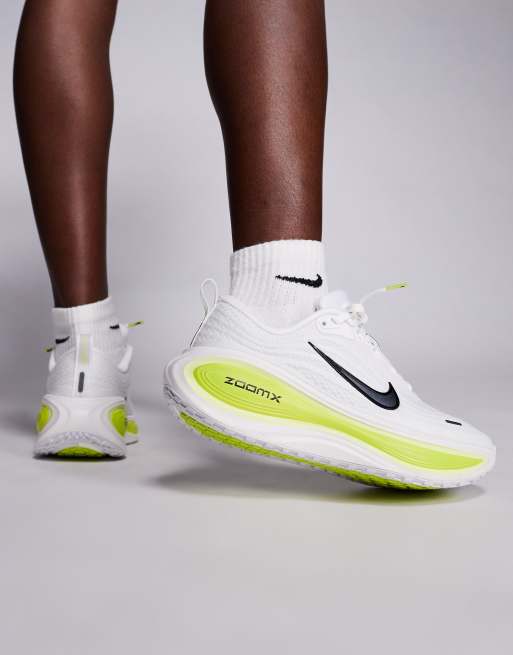 Nike Running Vomero Plus trainers in white and yellow, 4 of 5