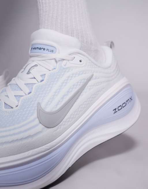 Nike Running – Vomero Plus – Vita och ljusblå träningsskor, 3 av 5
