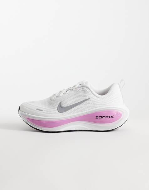 Nike Running – Vomero Plus – Vita och rosa sneakers - view 1