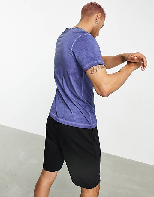 Men Nike Running Wild Run logo t-shirt in light blue marl 