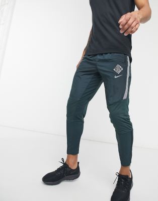 nike phantom joggers